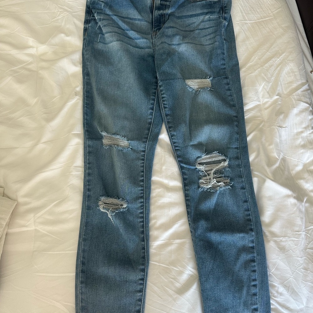 Trendy Distressed Skinny Jeans in Blue